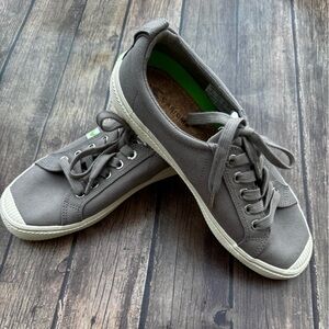Cariuma gray canvas sneakers for women